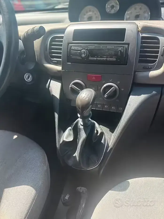Usata Lancia Ypsilon 95 CV (69 kW) 2004 Nero Utilitaria