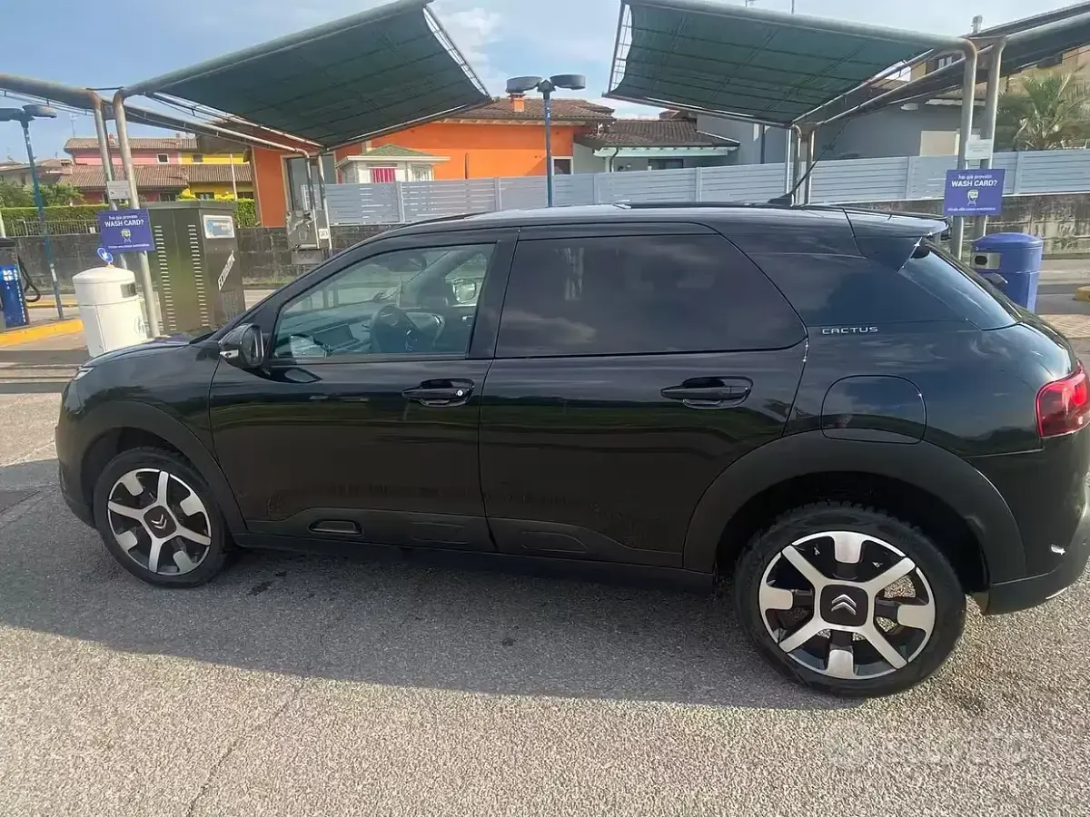 Usata Citroën C4 Shine 102 CV (75 kW) 2018 Nero Berlina