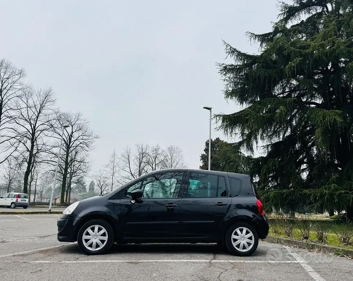 Usata Renault Modus 88 CV (64 kW) 2012 Nero Monovolume