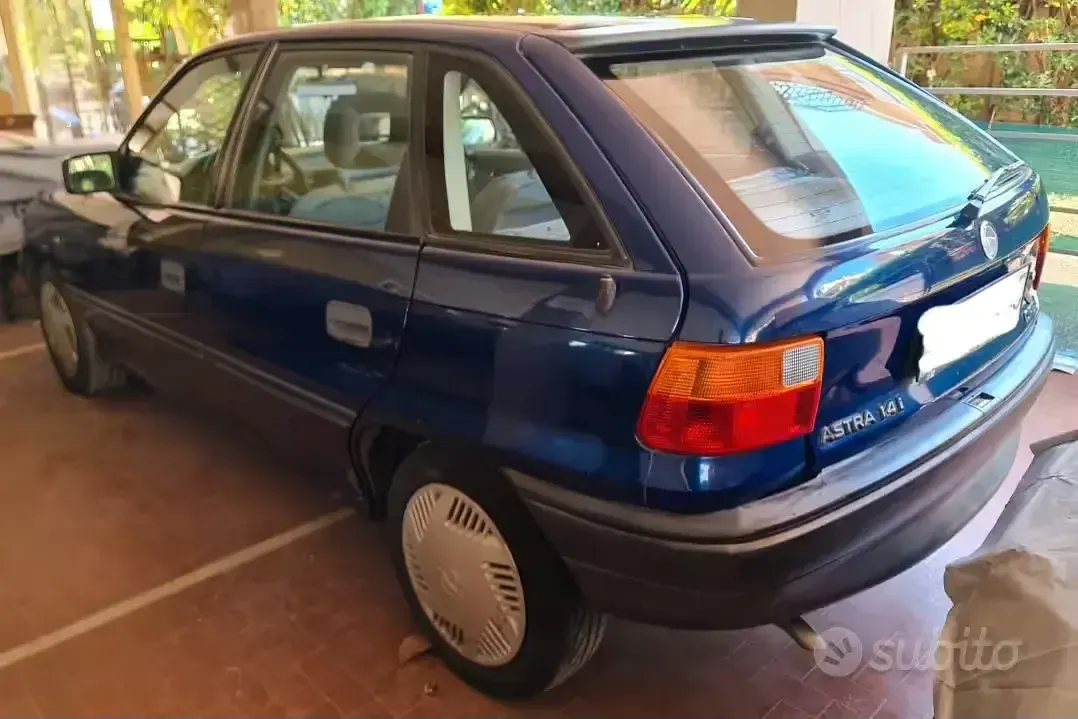 Usata Opel Astra 60 CV (44 kW) 1993 Bluazzurro Berlina