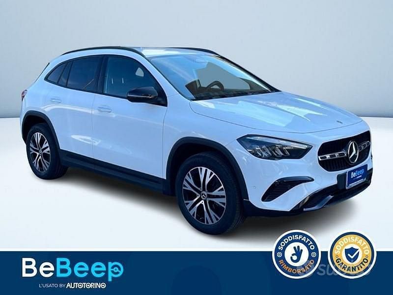 Usata Mercedes GLA200 Advanced 150 CV (110 kW) 2023 Bianco pastello SUV