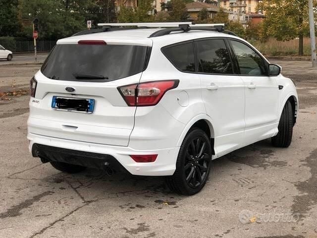 Usata Ford Kuga 120 CV (88 kW) 2018 Bianco SUV
