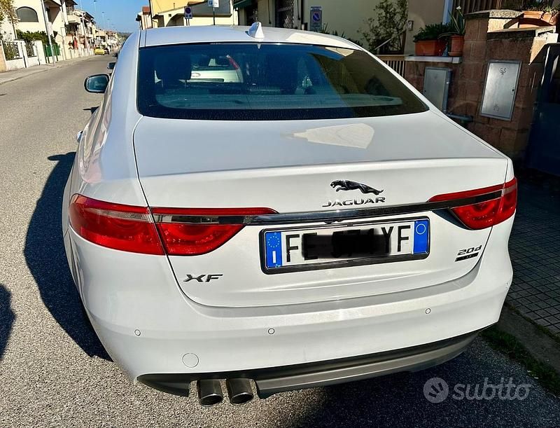 Usata Jaguar XF 180 CV (132 kW) 2016 Bianco Berlina