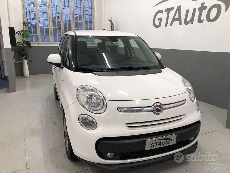 Begagnad Fiat 500L Lounge 84 HK (61 kW) 2014 Vit Minibuss
