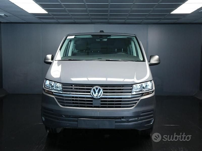 Usata VW Caravelle Trendline 110 CV (80 kW) 2022 Grigio Monovolume