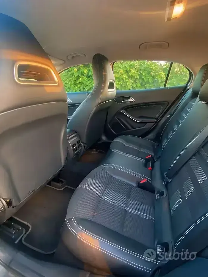 Usata Mercedes GLA200 136 CV (100 kW) 2017 Grigio SUV