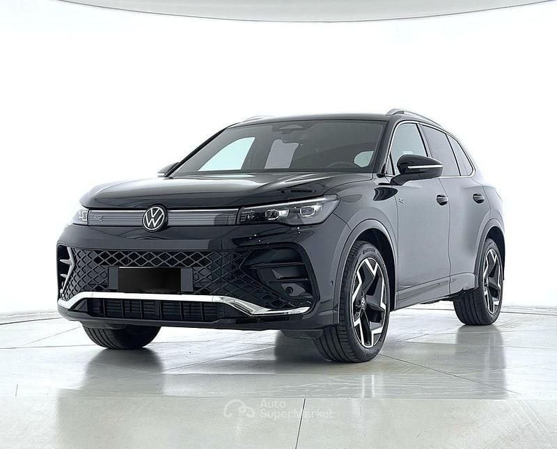 Usata VW Tiguan R-line Plus 150 CV (110 kW) 2025 Nero SUV