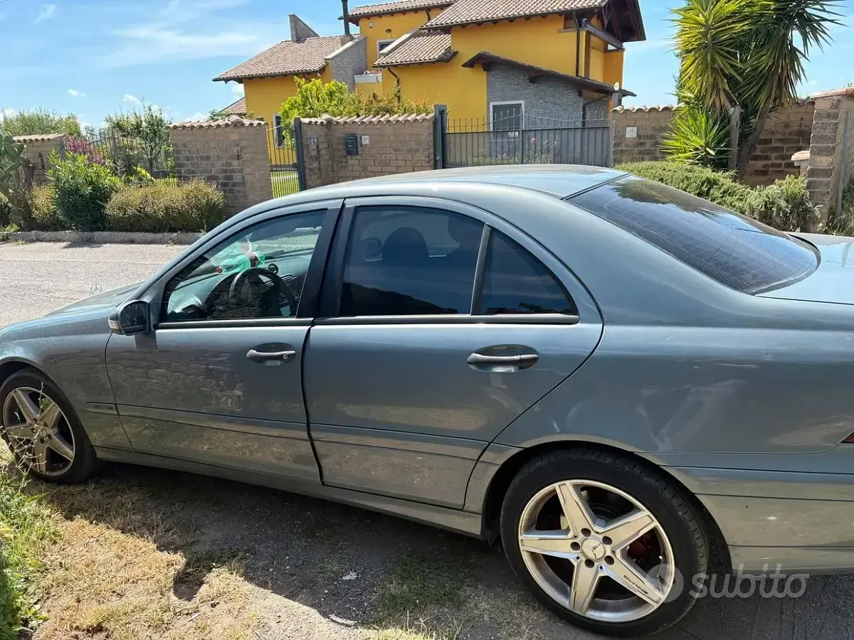 Usata Mercedes C220 Classic 150 CV (110 kW) 2005 Grigio Berlina
