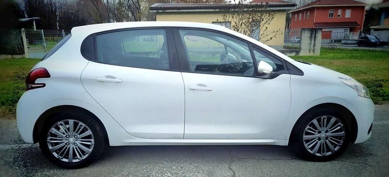 Usata Peugeot 208 Active 75 CV (55 kW) 2017 Bianco Utilitaria