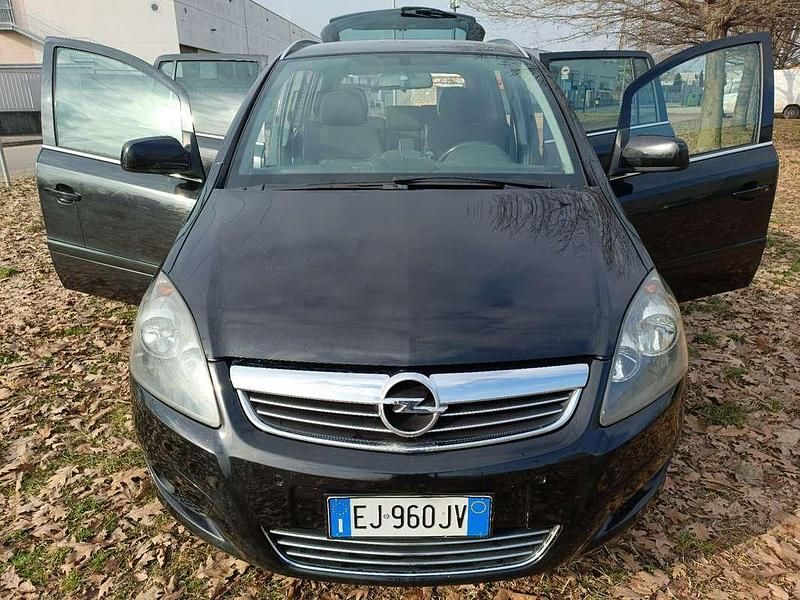 Usata Opel Zafira 140 CV (102 kW) 2011 Nero Monovolume