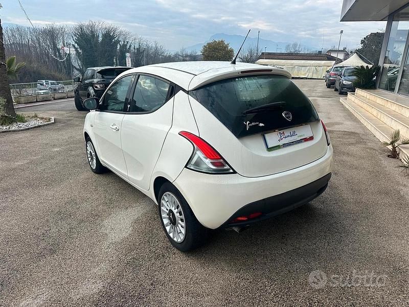 Usata Lancia Ypsilon S 95 CV (69 kW) 2015 Bianco Utilitaria