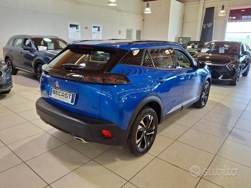 Usata Peugeot 2008 Allure 131 CV (96 kW) 2021 Blu elettrico metallizzato SUV