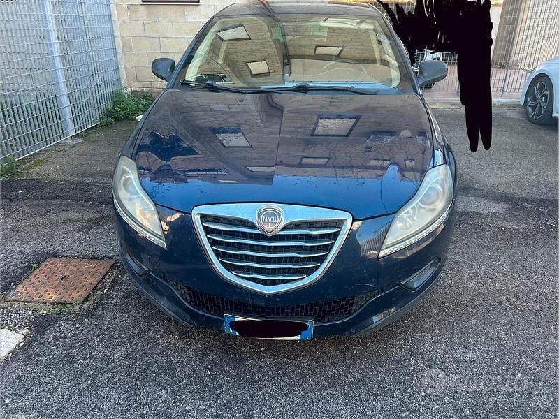Usata Lancia Delta 120 CV (88 kW) 2011 Blu Utilitaria