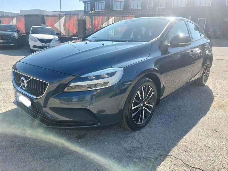 Blu Usata 2017 Volvo V40 Inscription Tre volumi | 11.500 € (Buon prezzo) - Immagine 1/4