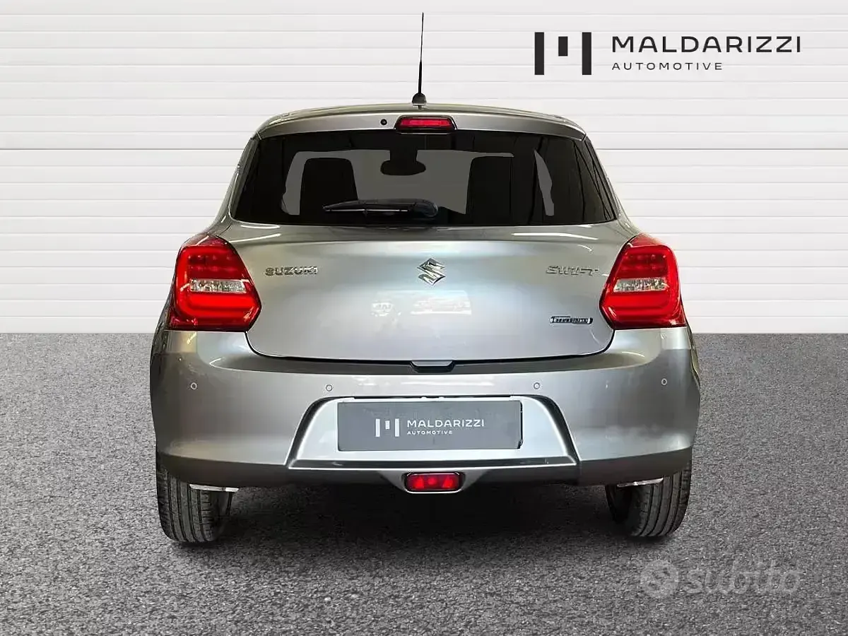 Usata Suzuki Swift 83 CV (61 kW) 2021 Grigio Utilitaria