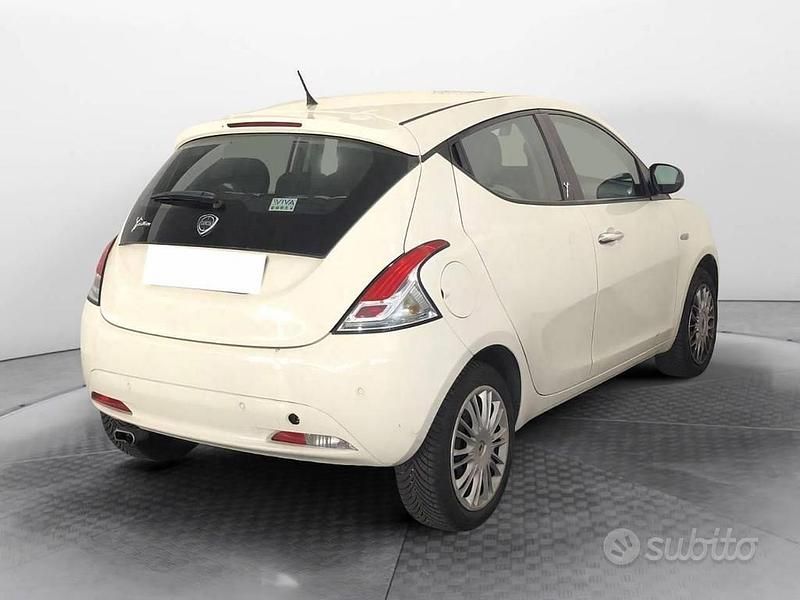 Usata Lancia Ypsilon Silver 69 CV (50 kW) 2017 Bianco Utilitaria