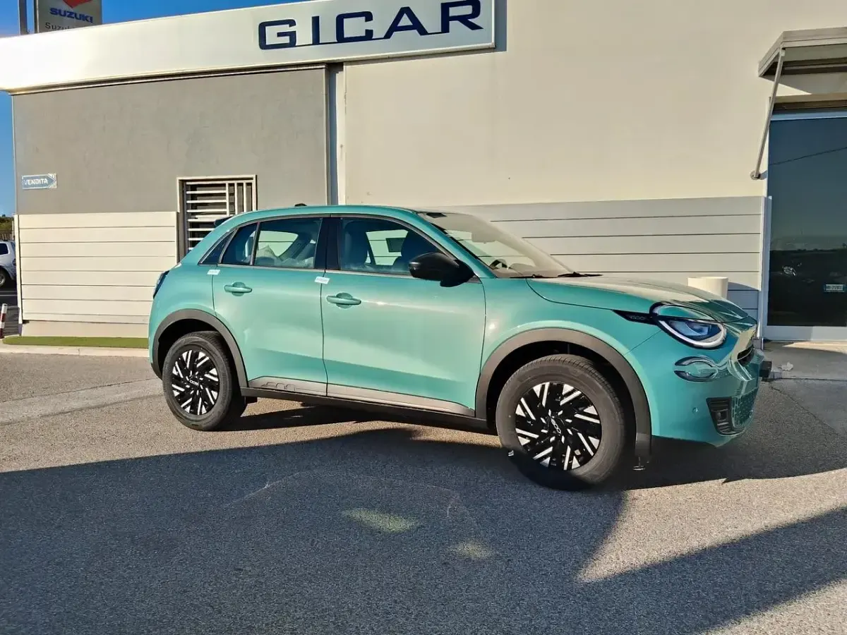 Nuova Fiat 600 Pop 100 CV (73 kW) 2026 Arancione SUV