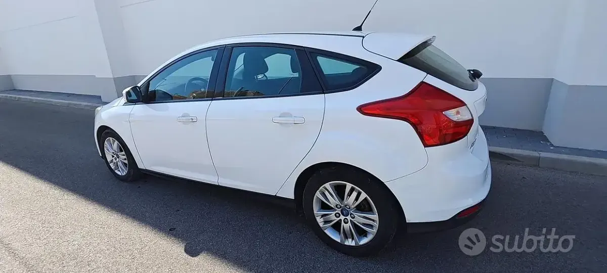 Usata Ford Focus 115 CV (84 kW) 2011 Bianco Berlina