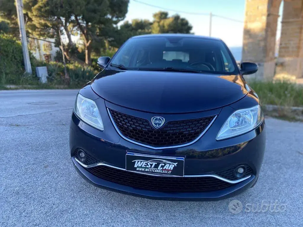Usata Lancia Ypsilon 69 CV (50 kW) 2015 Blu Utilitaria