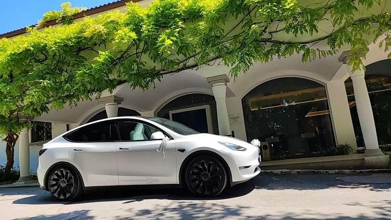 Usata Tesla Model Y Performance 392 kW (534 CV) 2023 Bianco SUV