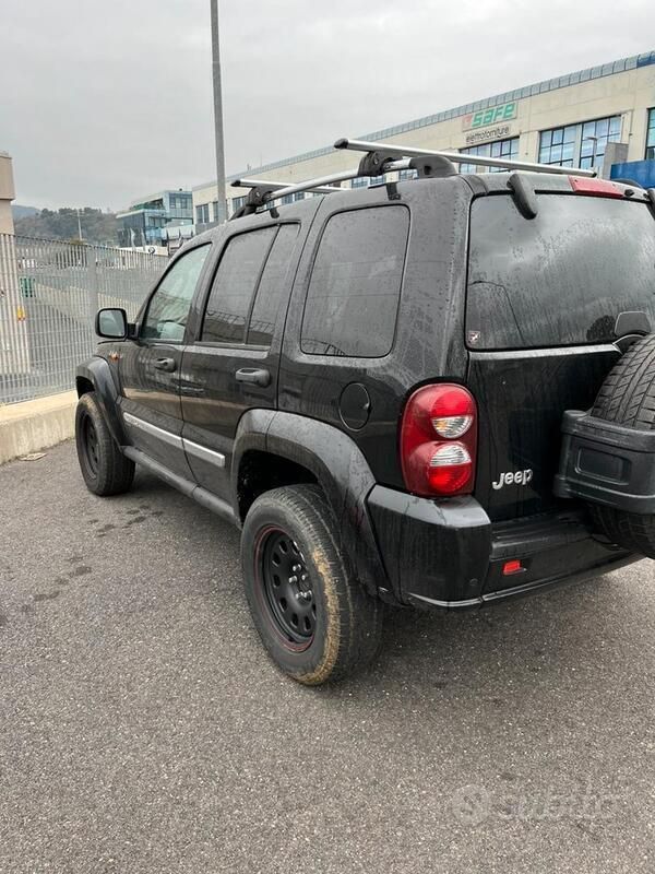 Usata 2006 Jeep Cherokee SUV | 6500 € (Buon prezzo) - Immagine 1/4