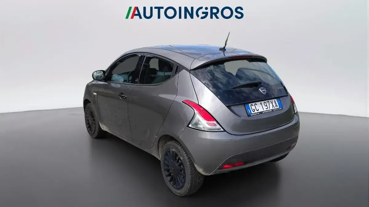 Usata Lancia Ypsilon Silver 69 CV (50 kW) 2020 Grigio Utilitaria
