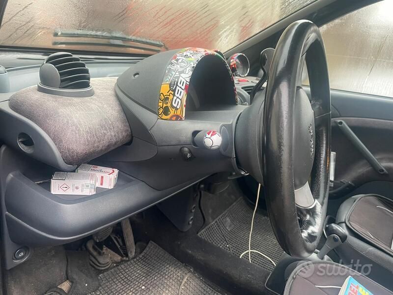 Usata 2005 Smart ForTwo Coupé Utilitaria | 2350 € (Buon prezzo) - Immagine 1/4
