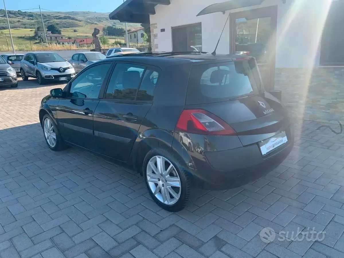 Usata Renault Mégane Dynamique 120 CV (88 kW) 2005 Nero Berlina