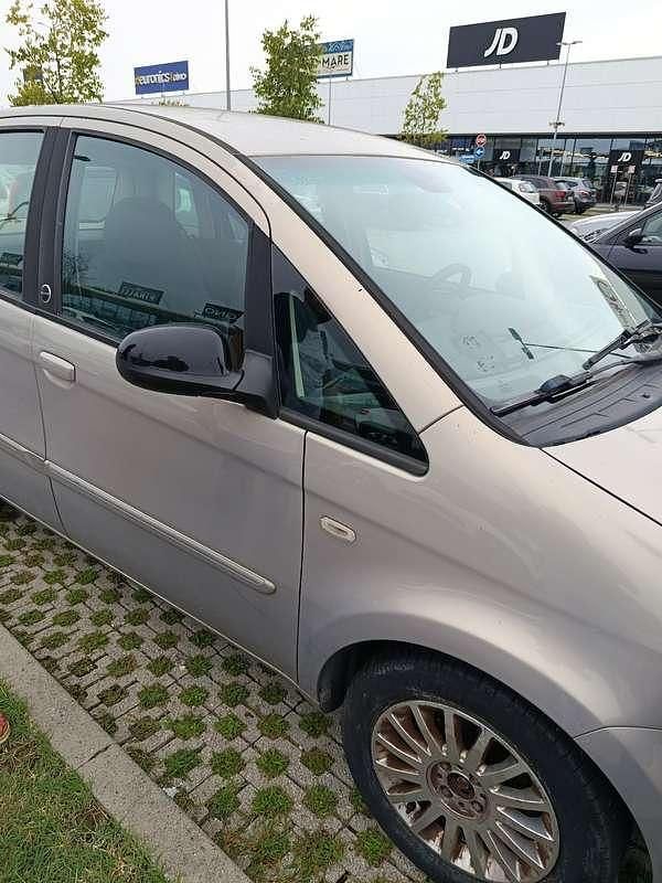 Usata Lancia Musa Gold 77 CV (56 kW) 2012 Monovolume