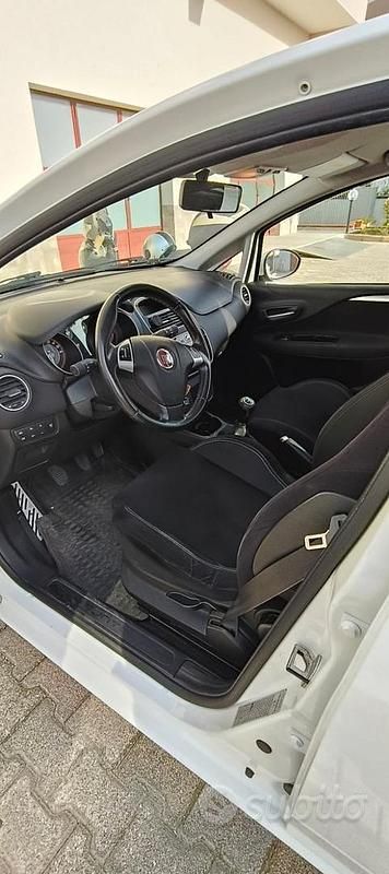Usata Fiat Punto 85 CV (62 kW) 2015 Utilitaria