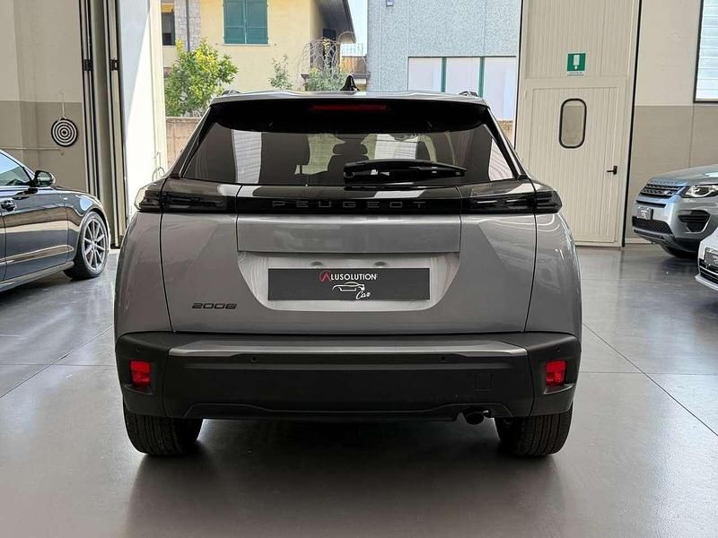 Usata Peugeot 2008 Allure 102 CV (75 kW) 2025 Argento SUV