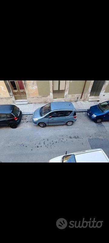 Usata 2005 Peugeot 1007 Monovolume | 2000 € (Ottimo prezzo) - Immagine 1/3