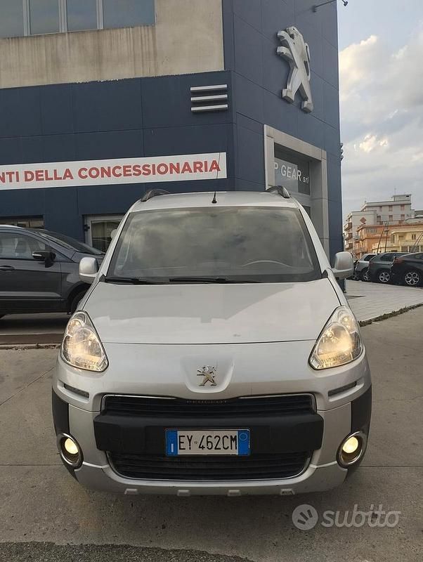 Usata Peugeot Partner Tepee Outdoor 115 CV (84 kW) 2015 Grigio Monovolume