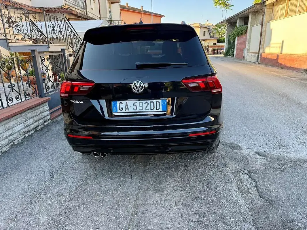 Usata VW Tiguan Black Edition 131 CV (96 kW) 2020 Nero SUV