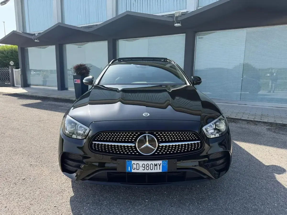 Usata Mercedes E300 Premium Plus 194 CV (142 kW) 2021 Nero Station wagon
