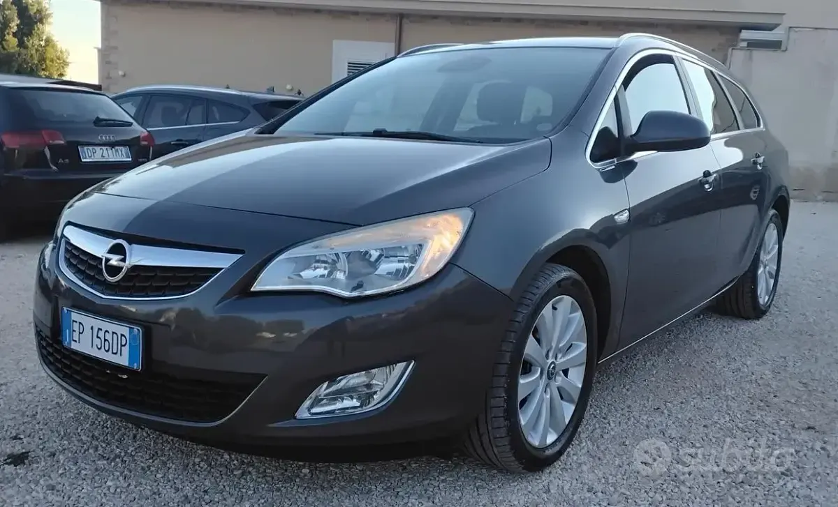 Usata Opel Astra Cosmo 110 CV (80 kW) 2012 Grigio Station wagon