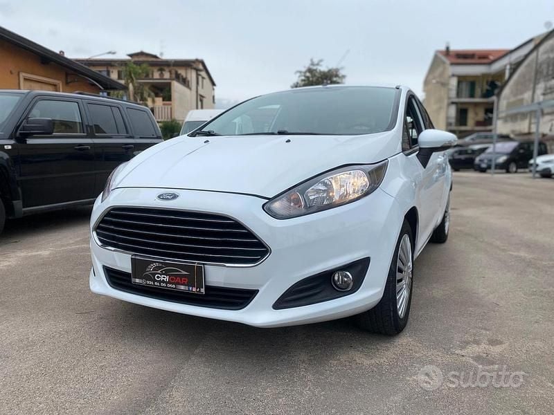 Bianco Usata 2014 Ford Fiesta Tre volumi | 5500 € (Buon prezzo) - Immagine 1/4