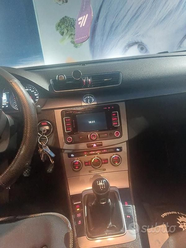 Usata VW Passat 105 CV (77 kW) 2014 Blu Station wagon