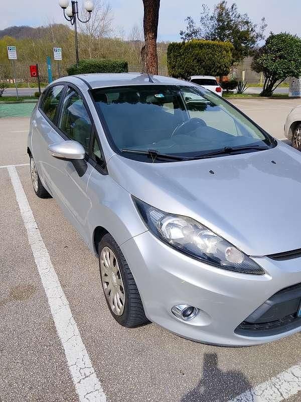 Usata Ford Fiesta 68 CV (50 kW) 2012 Berlina