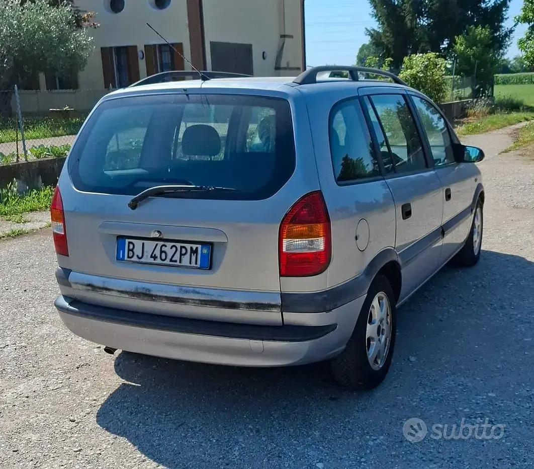 Usata Opel Zafira 82 CV (60 kW) 2000 Monovolume