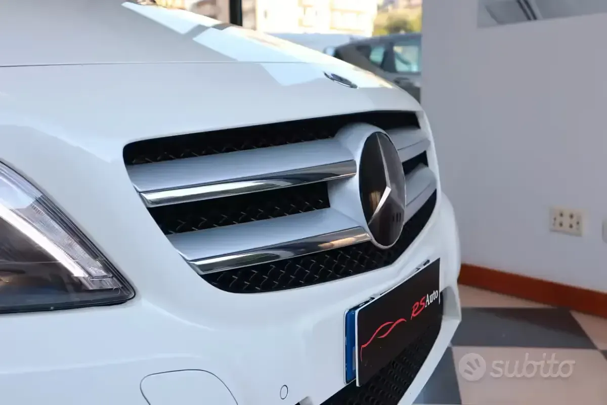 Usata Mercedes B200 Premium 136 CV (100 kW) 2012 Bianco Utilitaria