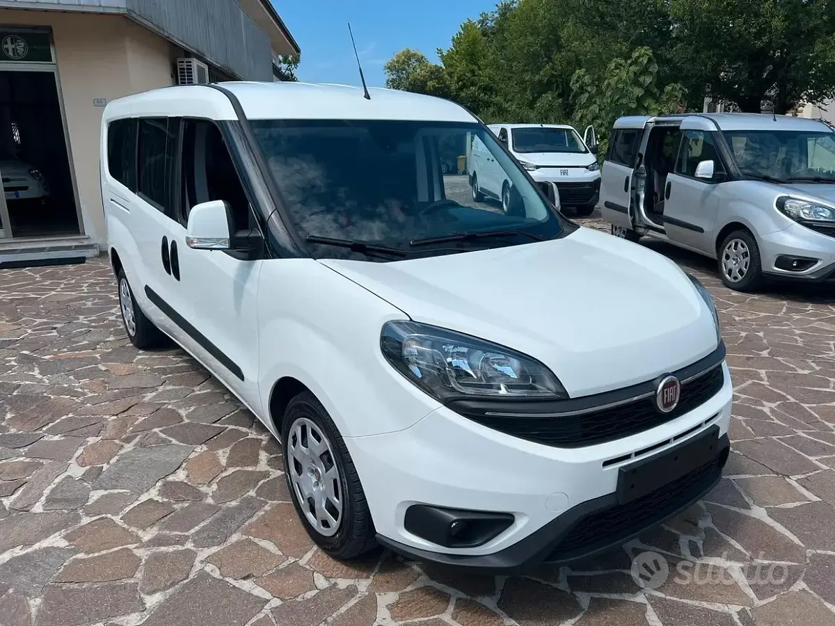 Usata Fiat Doblò 102 CV (75 kW) 2022 Bianco Monovolume