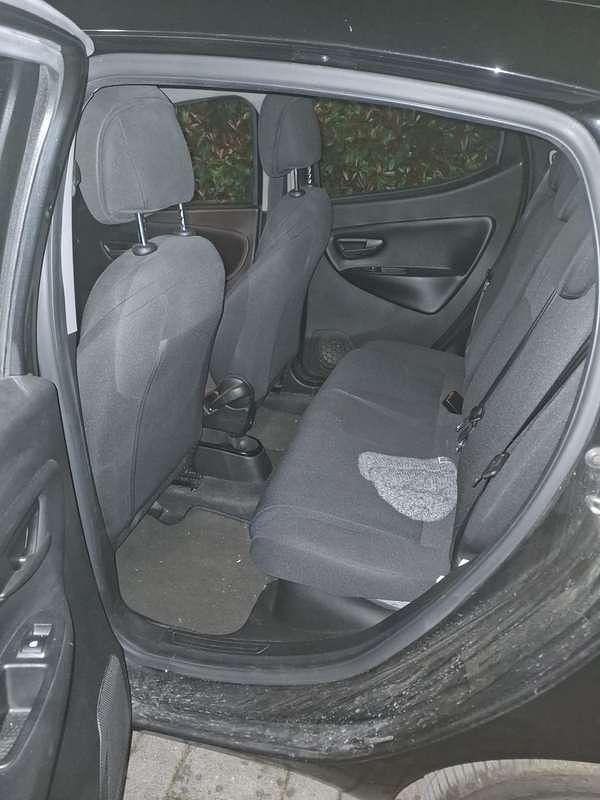 Usata Lancia Ypsilon Gold 69 CV (50 kW) 2021 Utilitaria