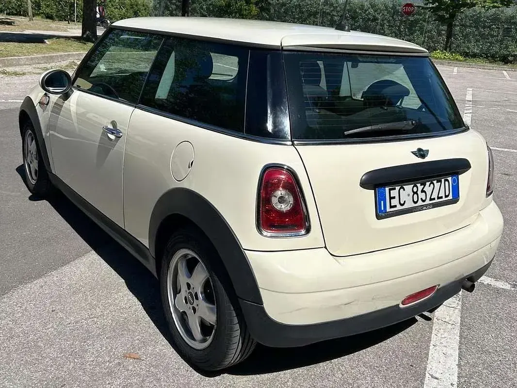 Usata Mini ONE 75 CV (55 kW) 2010 Beige Utilitaria