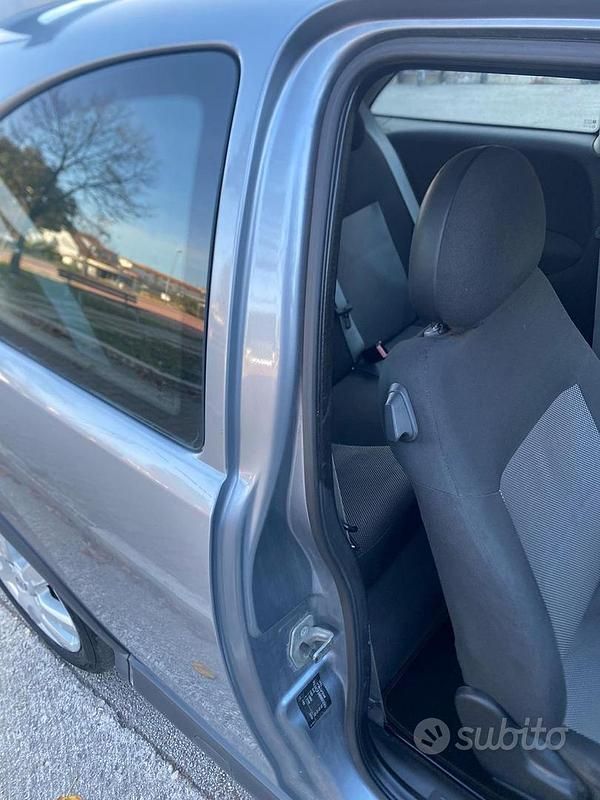 Usata Opel Corsa 2005 Utilitaria