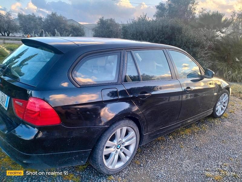 Usata BMW 318 143 CV (105 kW) 2009 Nero Station wagon