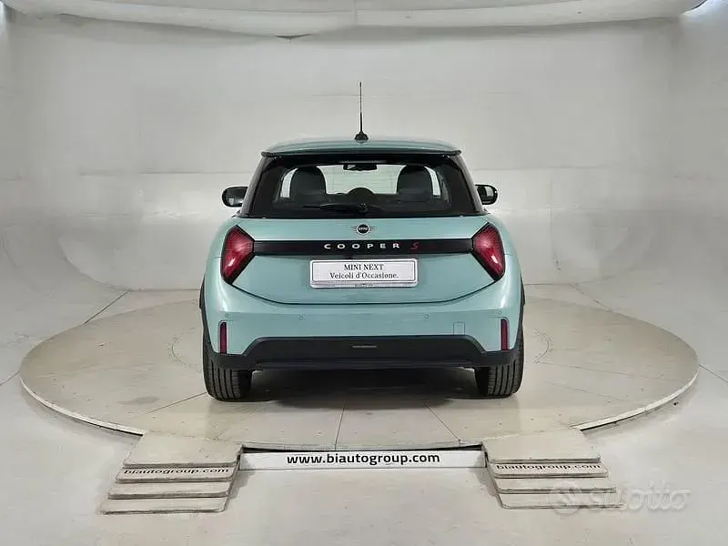 Usata Mini Cooper Classic 204 CV (150 kW) 2024 Turchese Utilitaria