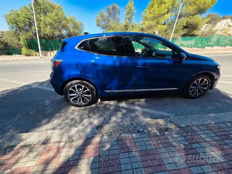 Usata Renault Clio V Techno 91 CV (66 kW) 2024 Blu Berlina