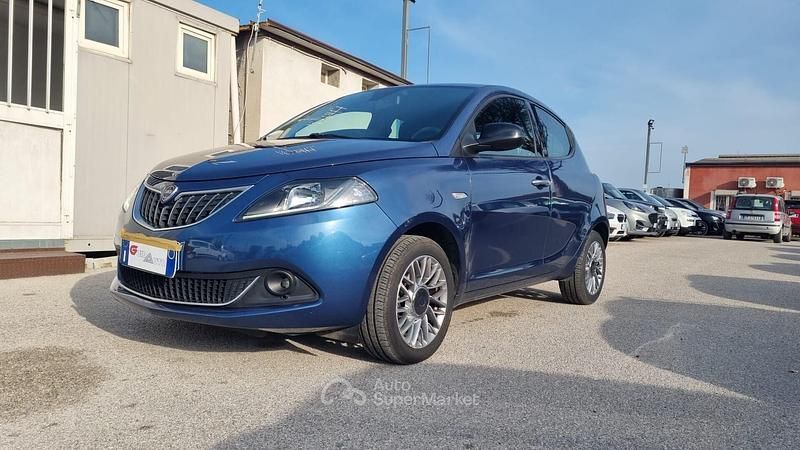 Usata Lancia Ypsilon Gold 69 CV (50 kW) 2021 Blu Utilitaria
