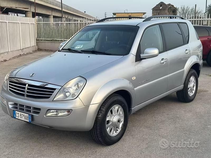 Usata Ssangyong (KGM) Rexton 165 CV (121 kW) 2005 Grigio SUV